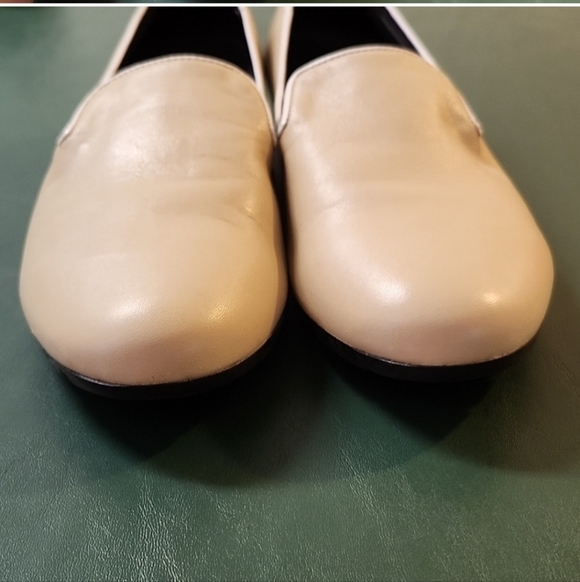 Sabrina, Size 10 white leather flats rubber sole - Picture 5 of 6
